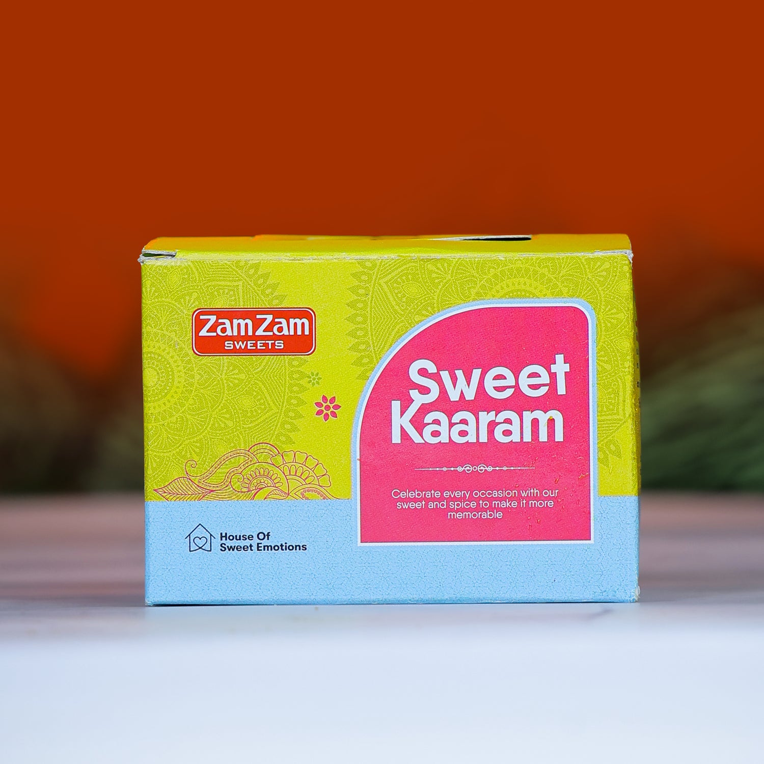 PARTY GIFT BOX (MOTHI LADDU 40G, BOMBAYMIXTURE 40G)